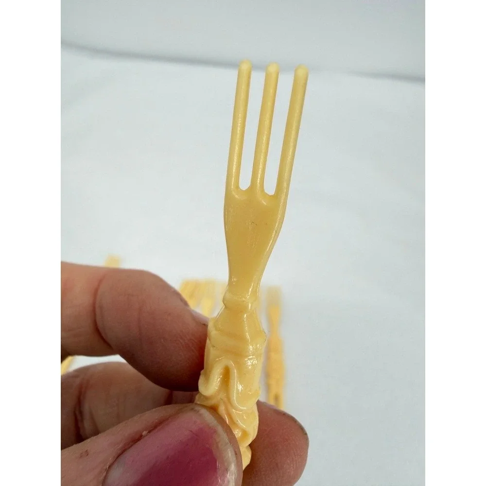 Cocktail Picks Vintage Plastic Ornate Cream Party Appetizer Bento Retro 11pc